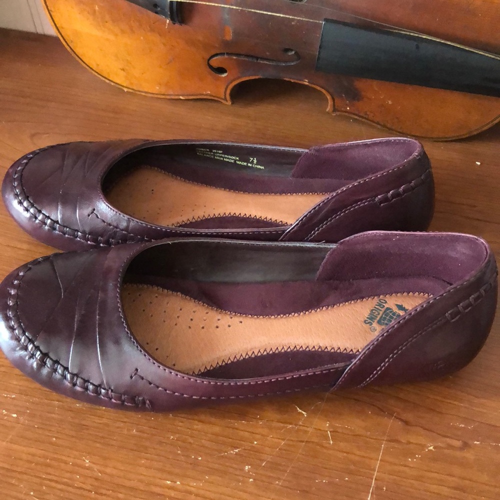 Leather Earth origins slip on shoe like new